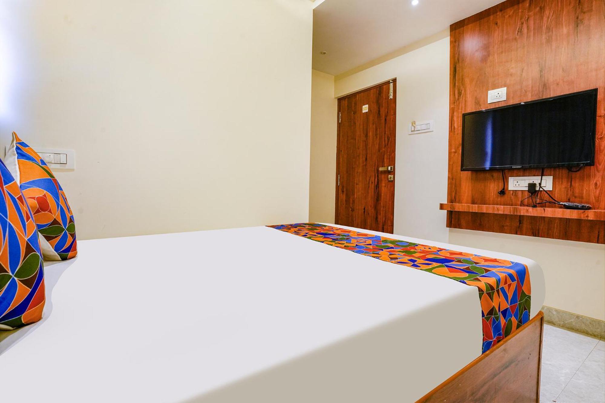 Fabexpress Utsav Residency - Nr Panvel Otel Jāmb Dış mekan fotoğraf