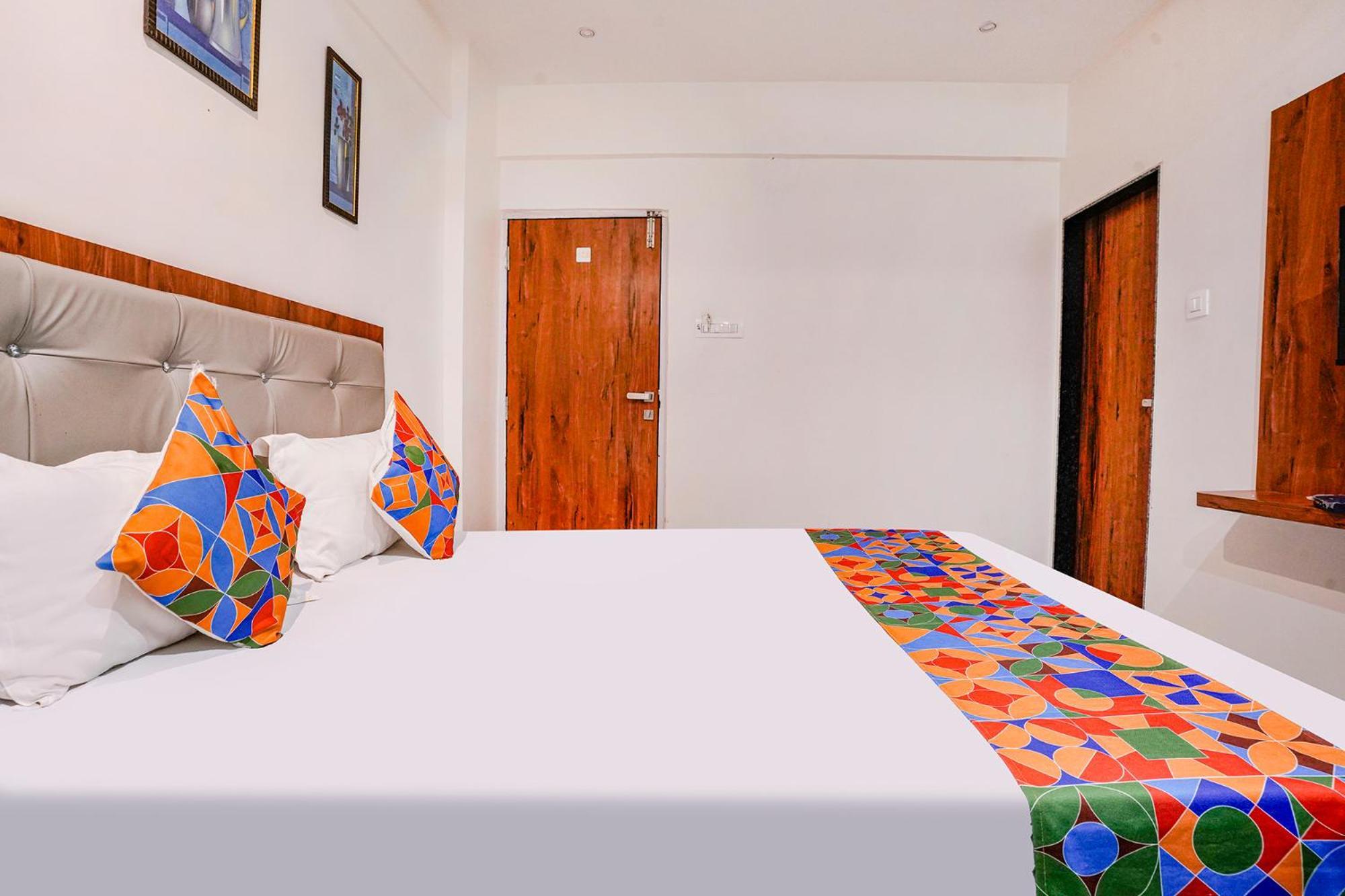 Fabexpress Utsav Residency - Nr Panvel Otel Jāmb Dış mekan fotoğraf